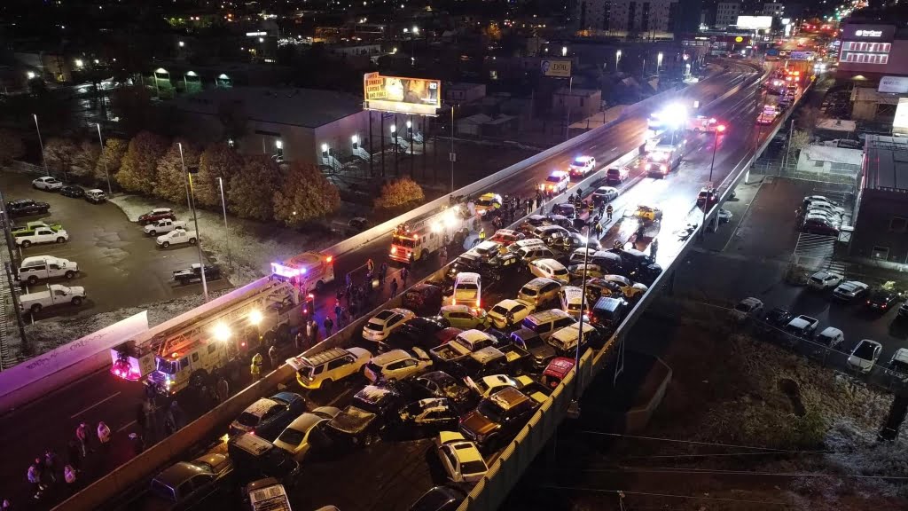 Karambol w Denver. Po burzy śnieżnej zderzyło się ponad 100 samochodów. Wiele osób zostało rannych.