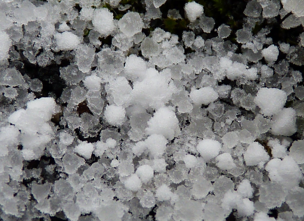 krupa śnieżna, krupa śnieżna,krupa śnieżna a grad,krupa śnieżna co to jest,krupa śnieżna jak powstaje,grad